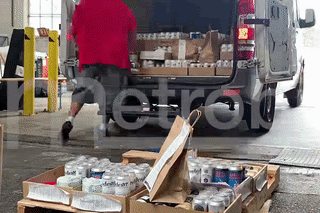 8 Differences Between Courier Service, Shipping And In House Delivery - Courier Service Vs Shipping - Metrobi