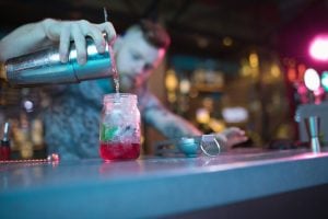 How To Become A Mixologist
